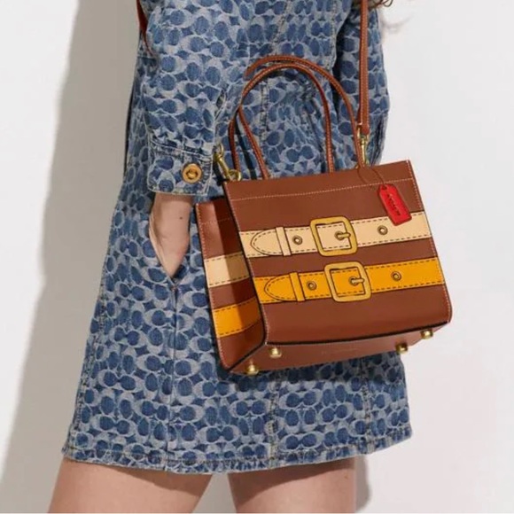 Coach Cashin C9814 Carry 22 Trompe L'oeil Print - Spring 2022 Runway Collection - Picture 7 of 14